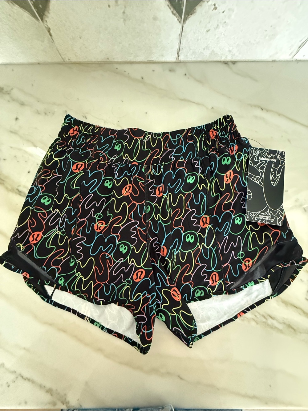 Lululemon Hotty Hot shorts. Size 6. NWT